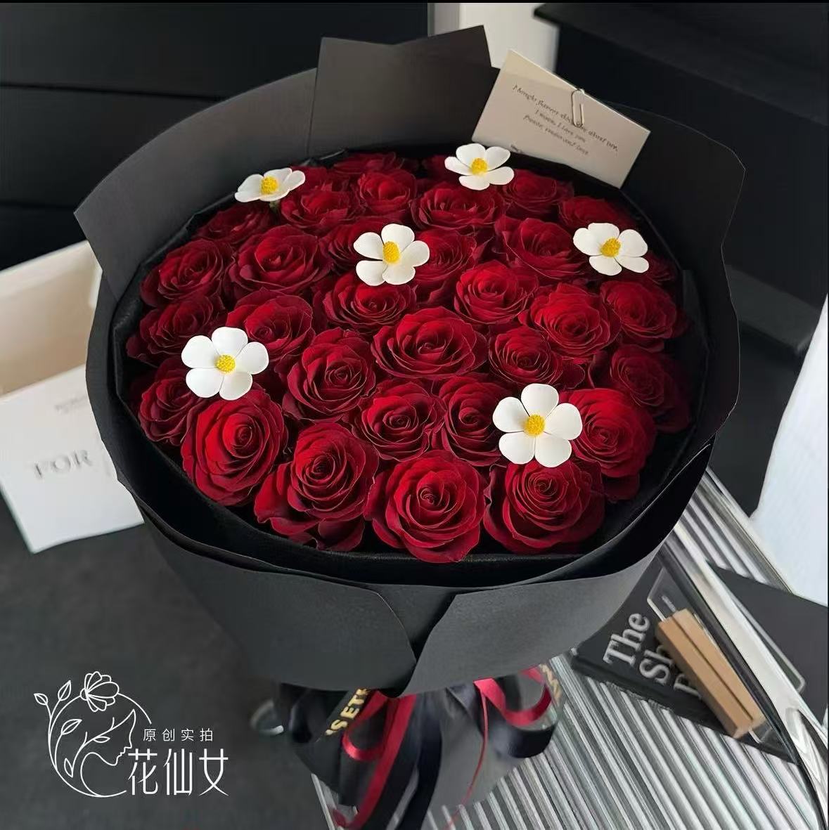 【热情如火】芭蕾风33支红玫瑰花束表白礼物情人节鲜花